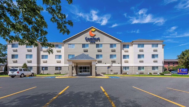 A Comfort Inn hotel with a large parking lot, multiple floors, and a prominent entrance.