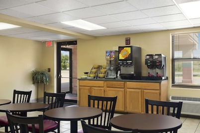 Days Inn by Wyndham Park City Kansas