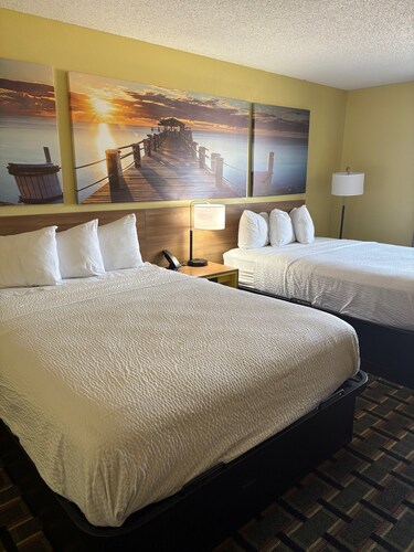 Days Inn by Wyndham Park City Kansas