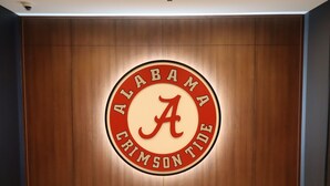 A wall with a large circular emblem featuring the letters "A" and "A" with the words "ALABAMA" and "CRIMSON TIDE" around it. - Courtyard Tuscaloosa by Marriott (Tuscaloosa)