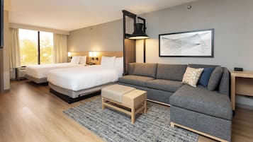 Sengetøy av topp kvalitet, skrivebord og blendingsgardiner