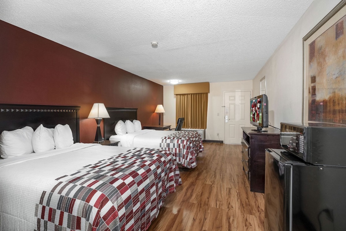 Iron/ironing board, free WiFi, bed sheets