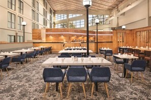 Restaurant - Wyndham Garden Conference Center Champaign/Urbana (Urbana)