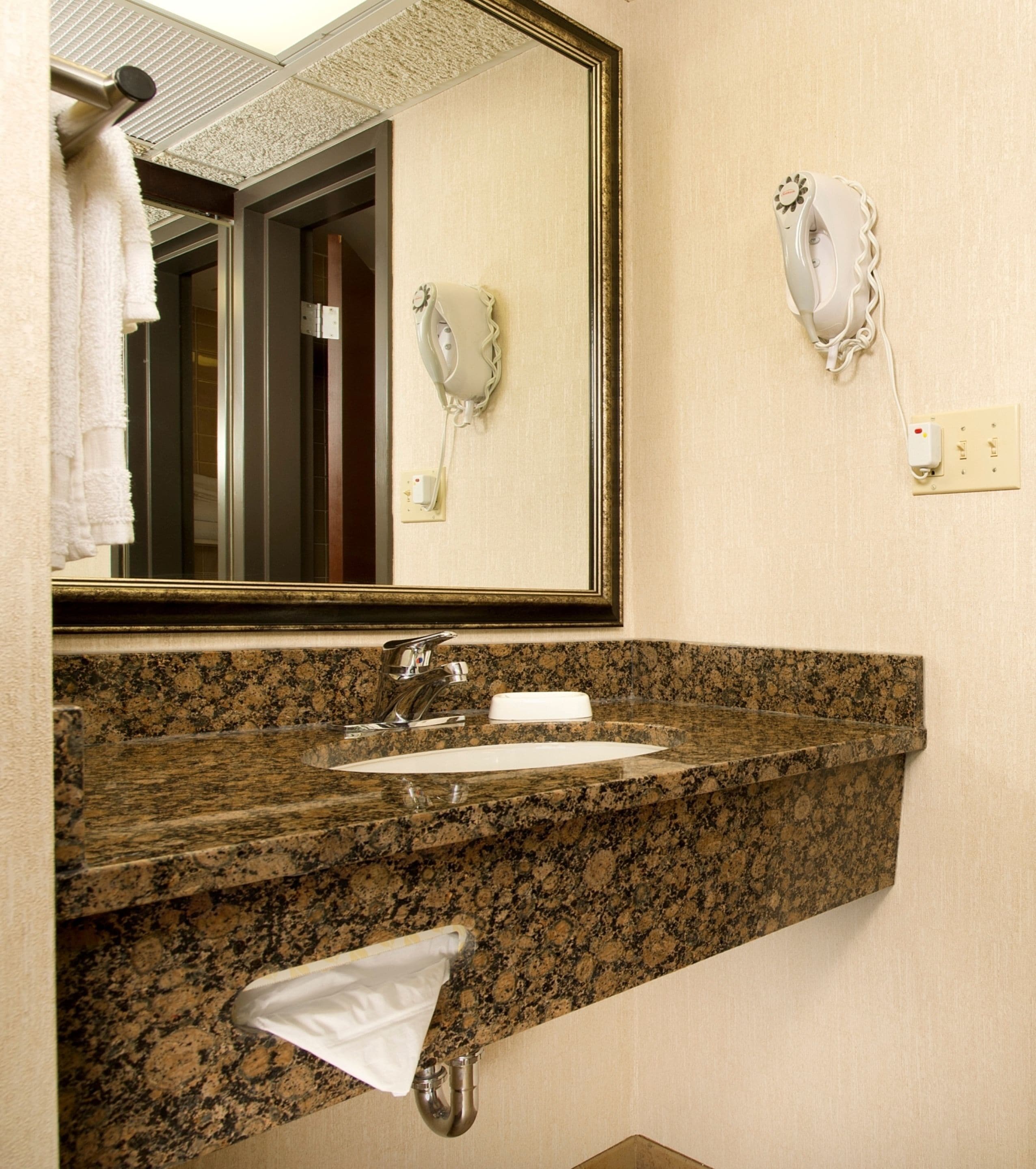 combined shower/bathtub, free toiletries, hair dryer, towels