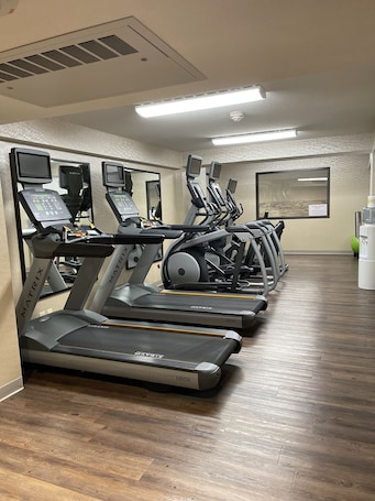 Fitness facility. Hotel Lotus Kansas City Merriam