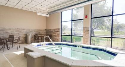 Hotel Lotus Kansas City Merriam