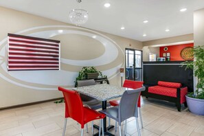 Lobby - Econo Lodge Northport - Tuscaloosa (Northport)