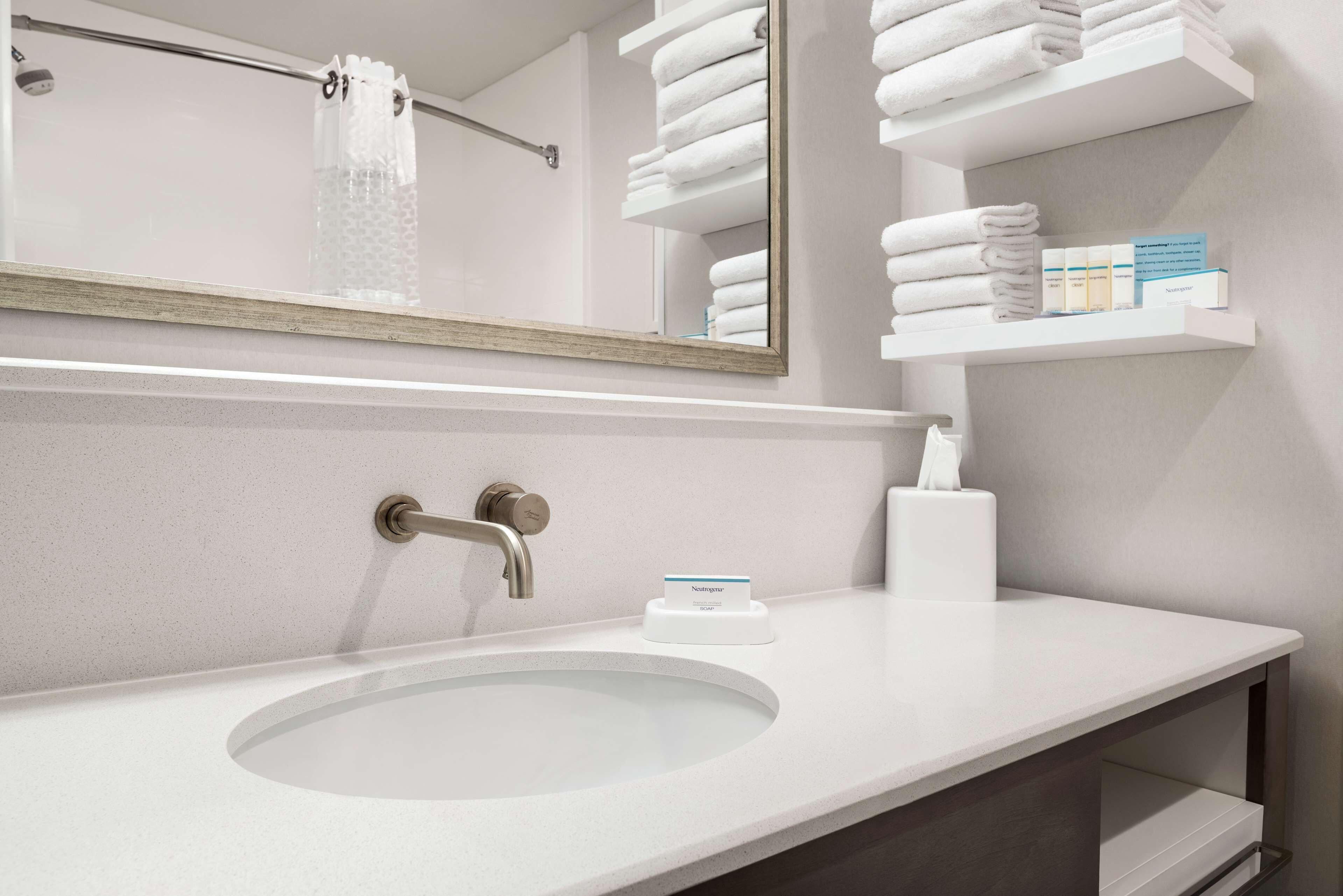 combined shower/bathtub, free toiletries, hair dryer, towels