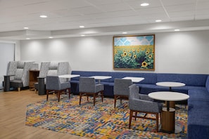 Unclassified image, 5 of 32, button - Hampton Inn Lawrence (Lawrence)