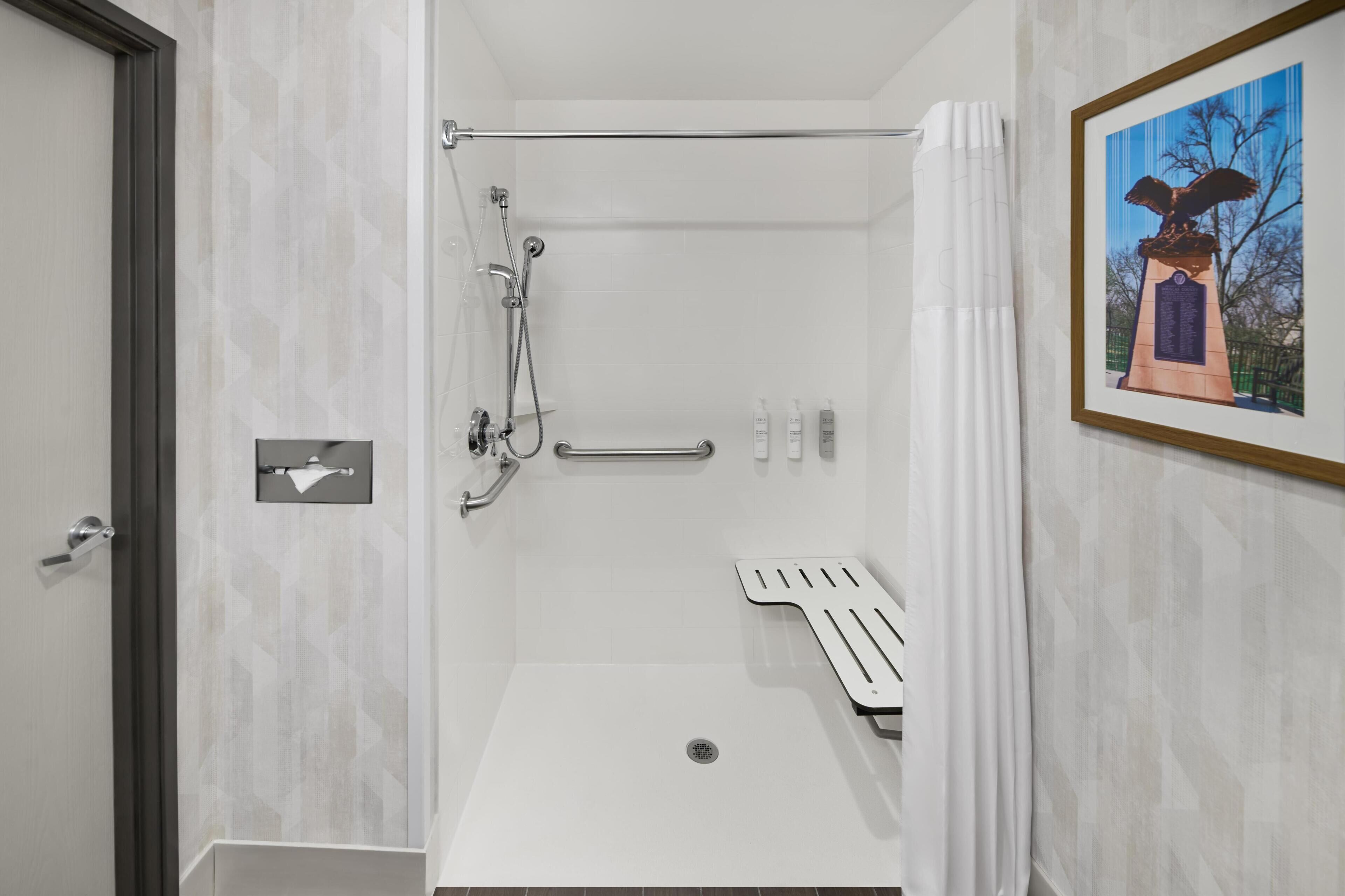 Zimmer, 1 King-Bett, barrierefrei, Nichtraucher | Dusche im Bad