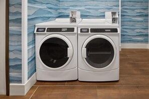 Laundry room - Hampton Inn Lawrence (Lawrence)