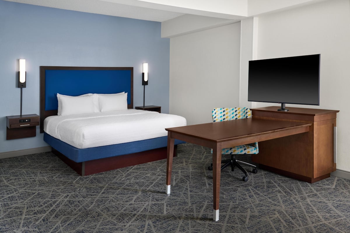 King Studio Suite | In-room safe, desk, laptop workspace, blackout drapes