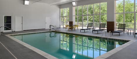 Indoor pool, sun loungers