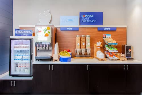 Buffet déjeuner gratuit tous les jours