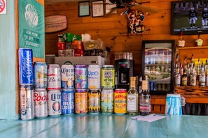Bar au bord de la piscine