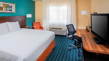 Meja kerja, setrika/meja setrika, dan tempat tidur bayi gratis