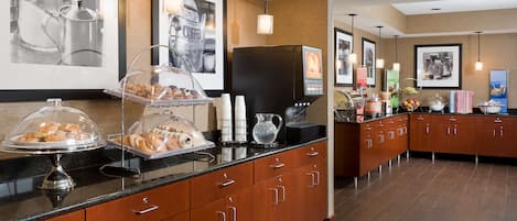 Petit déjeuner en libre-service compris tous les jours