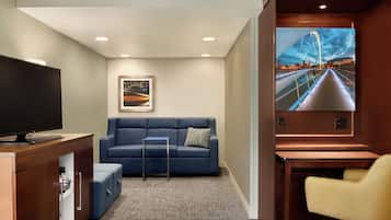 Deluxe, One King Bed, Non-Smoking | Premium bedding, in-room safe, desk, laptop workspace