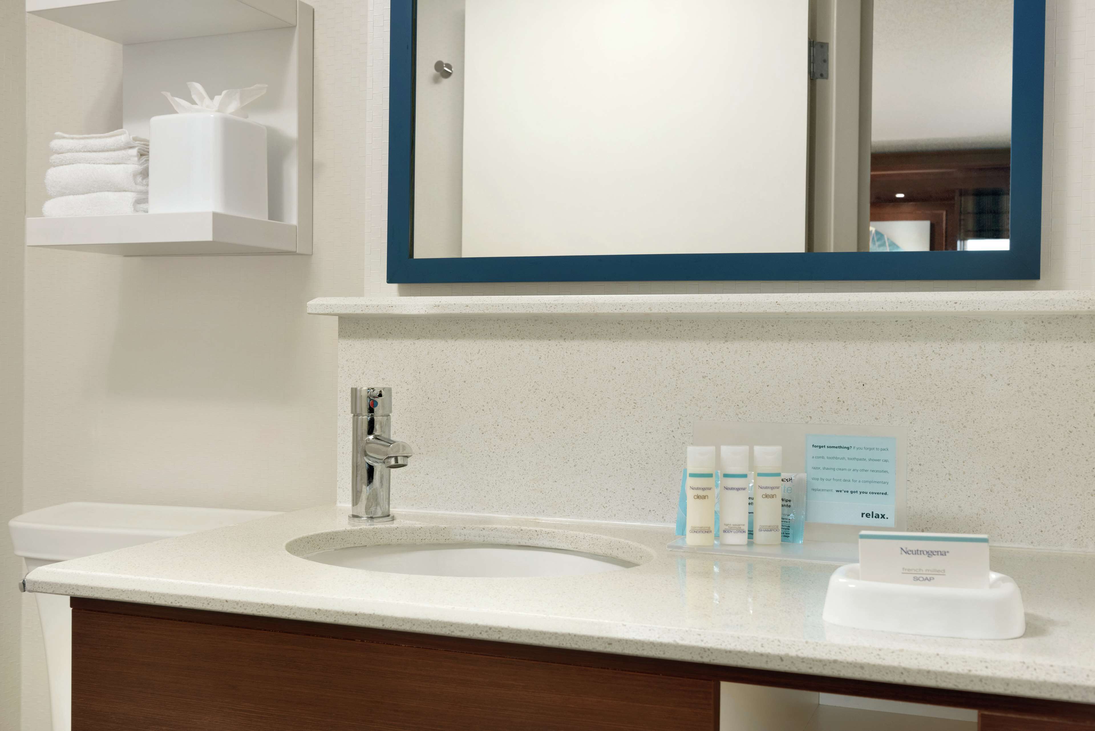 combined shower/bathtub, free toiletries, hair dryer, towels