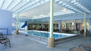 Indoor pool, pool loungers