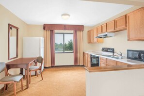 Studio Suite, 1 King Bed, Non Smoking | In-room safe, blackout drapes, iron/ironing board