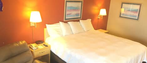 Room, 1 King Bed, Non Smoking | Blackout drapes, free WiFi, bed sheets, alarm clocks