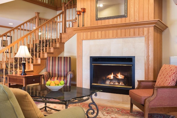 Lobby - Country Inn & Suites by Radisson, Davenport - Quad Cities (Davenport)