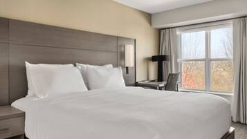 Colchones con pillow-top, muebles diferentes y escritorio