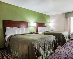 Chambre Standard, 2 grands lits, non-fumeurs | Bureau, fer et planche à repasser, Wi-Fi gratuit, draps fournis