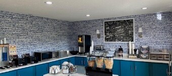 AmericInn by Wyndham Williamsburg
