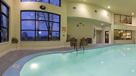 Indoor pool. Holiday Inn Express Washington by IHG