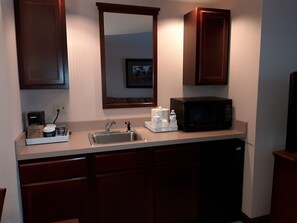 Suite, 1 Bedroom, Non Smoking | Private kitchenette