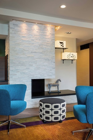 行政套房, 1 张特大床和 1 张沙发床 | 大堂酒廊