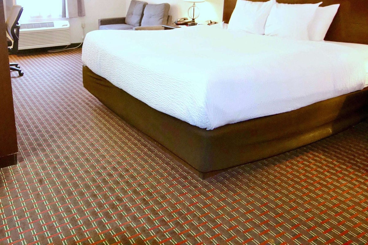 Iron/ironing board, rollaway beds, free WiFi, bed sheets