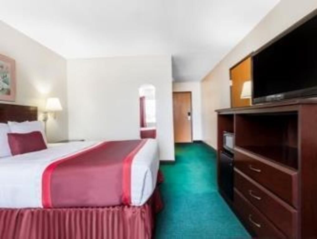 Iron/ironing board, rollaway beds, free WiFi, bed sheets