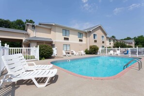 Außenpool, Liegestühle