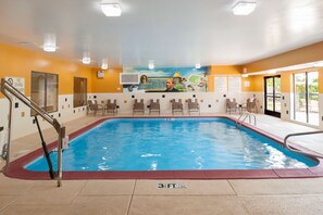 Indoor pool, sun loungers