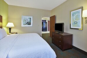 Premium bedding, pillow-top beds, desk, laptop workspace - Irish Lodge South Bend (South Bend)