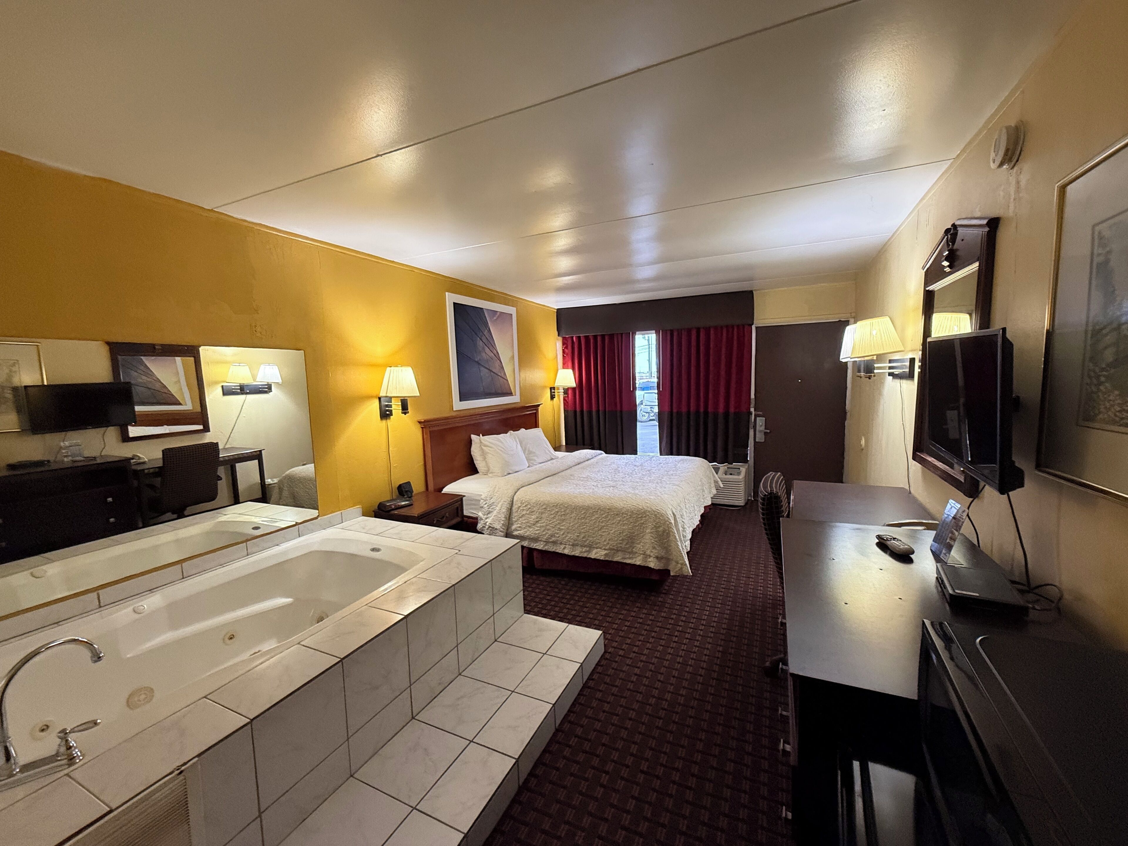 Studio Suite, 1 Tempat Tidur King, Bebas Asap Rokok | Meja kerja, tirai kedap cahaya, setrika/meja setrika, dan Wi-Fi gratis