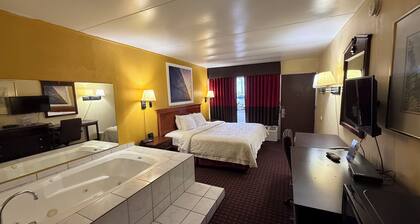 Days Inn by Wyndham Seymour