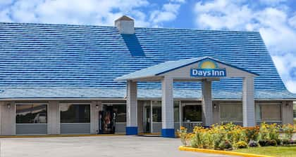 Days Inn by Wyndham Seymour