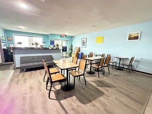 Desayuno para llevar gratuito y diario