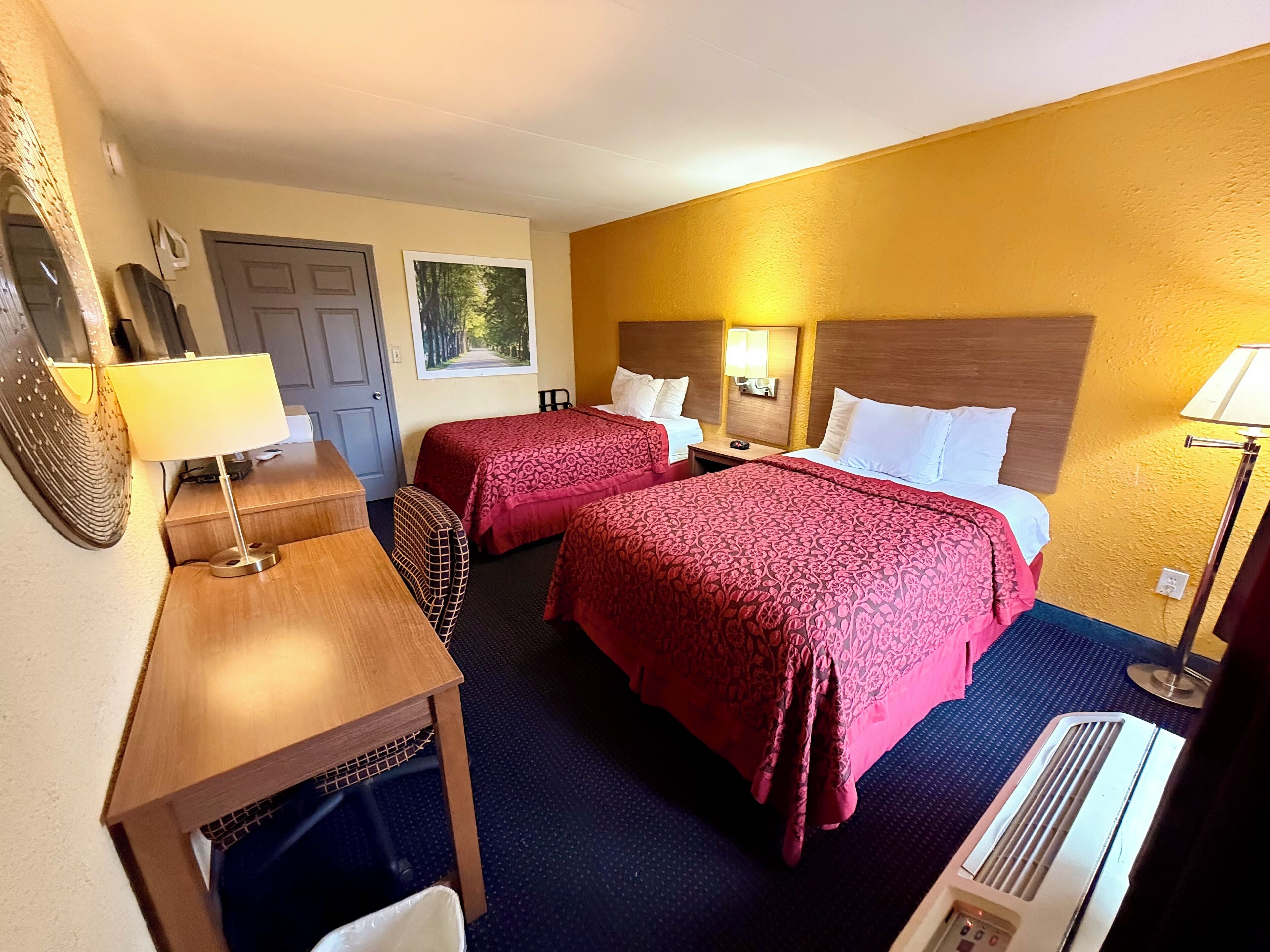 Bureau, rideaux occultants, fer et planche à repasser, Wi-Fi gratuit