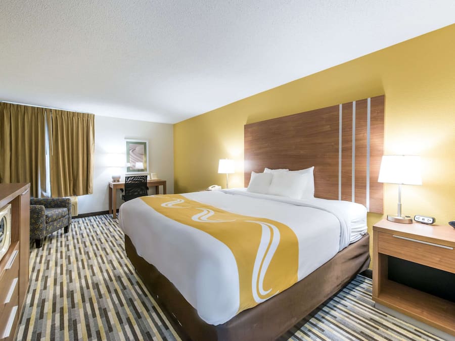 Standaard kamer, 1 kingsize bed, niet-roken | Luxe beddengoed, een bureau, verduisterende gordijnen