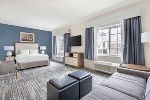 55-inch TV with cable channels - Hilton Vacation Club Varsity Club South Bend, IN (Mishawaka)