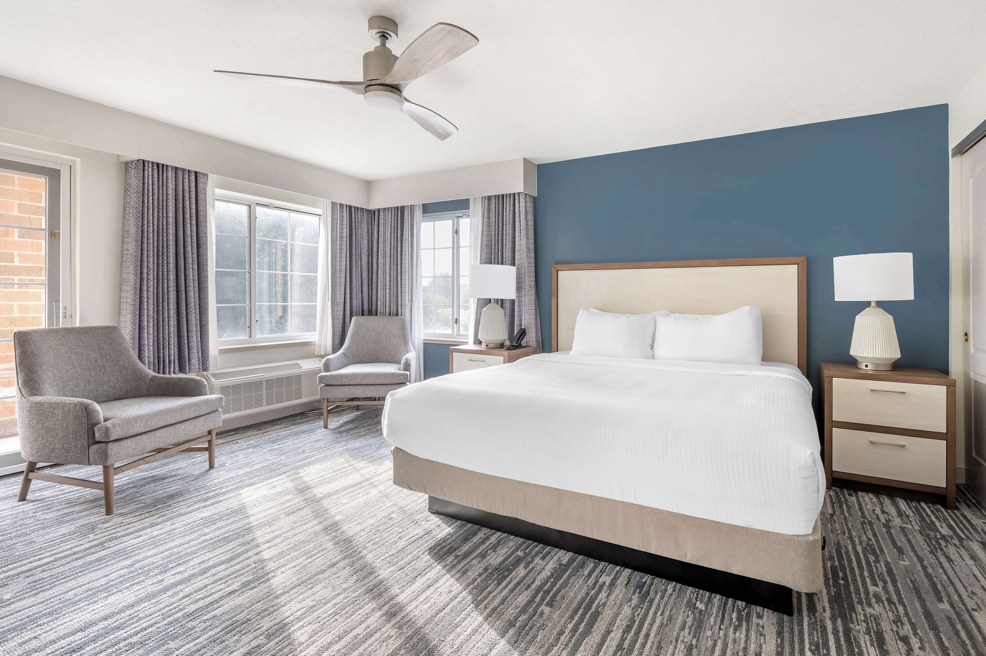 2 bedroom 2 king suite with balcony | desk, blackout curtains, iron/ironing board, free wifi