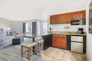 2 Bedroom 2 King Suite | Desk, blackout drapes, iron/ironing board, free WiFi