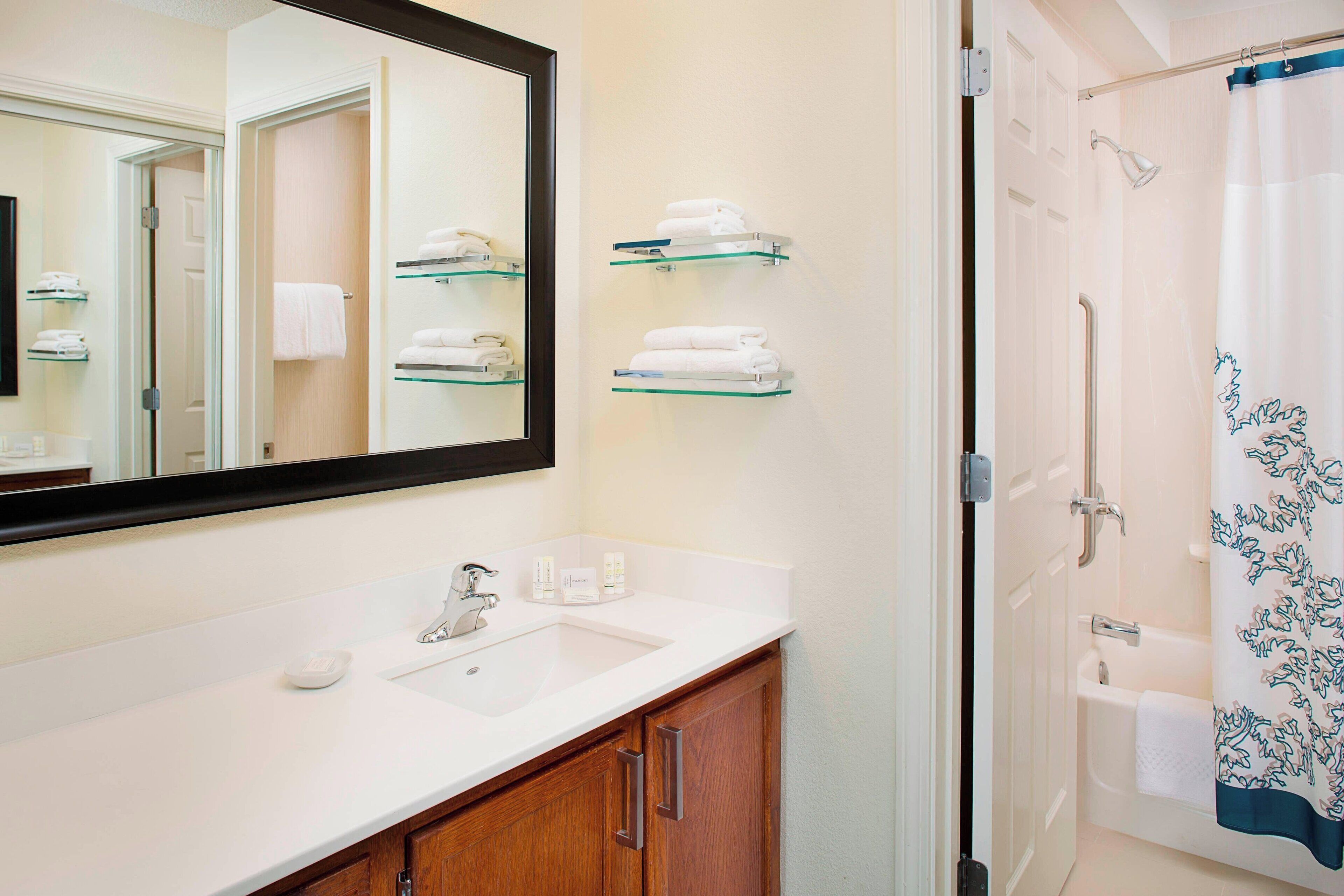 combined shower/bathtub, free toiletries, hair dryer, towels