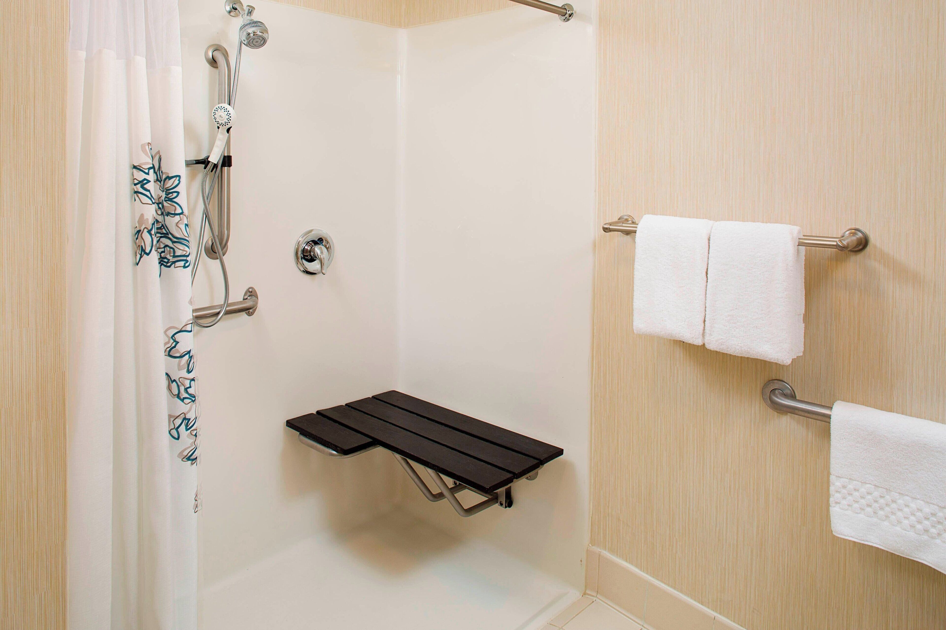 combined shower/bathtub, free toiletries, hair dryer, towels