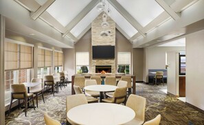 Breakfast served  - Residence Inn by Marriott Portland Scarborough (Scarborough)